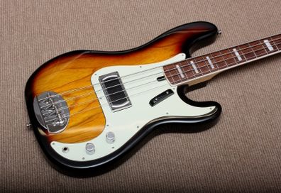 Lakland Skyline Bass with case