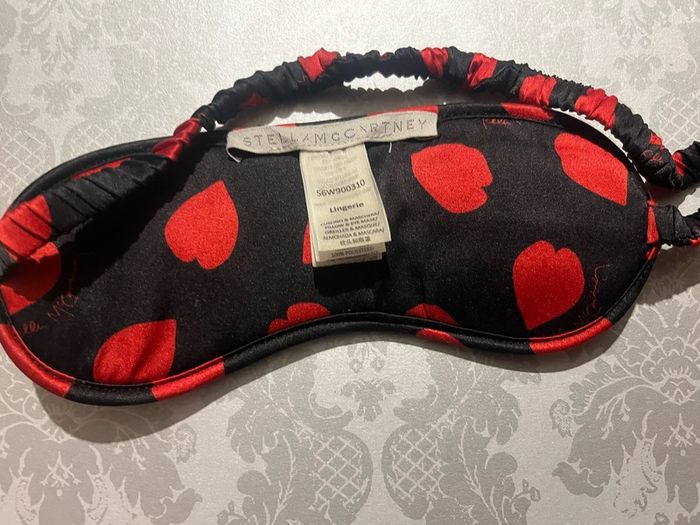 Silk Eye Mask STELLA MCCARTNEY Logo Black Red Heart 100% Mulberry Silk Travel Sleep Mask Luxurious mulberry silk travel sleep eye mask from Stella McCartney. Logo throughout.