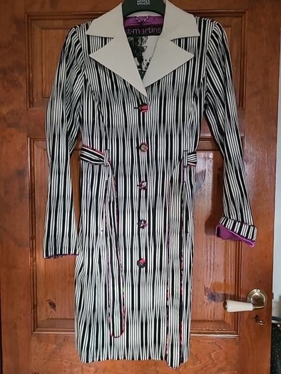 Ladies St Martins Coat Size Small (10) tags attached