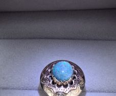 Stunning 14k Gold 4.5 Carat Opal Ring (6 grams)