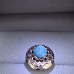 Stunning 14k Gold 4.5 Carat Opal Ring (6 grams)