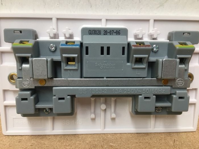 Ultra slim Twin white sockets