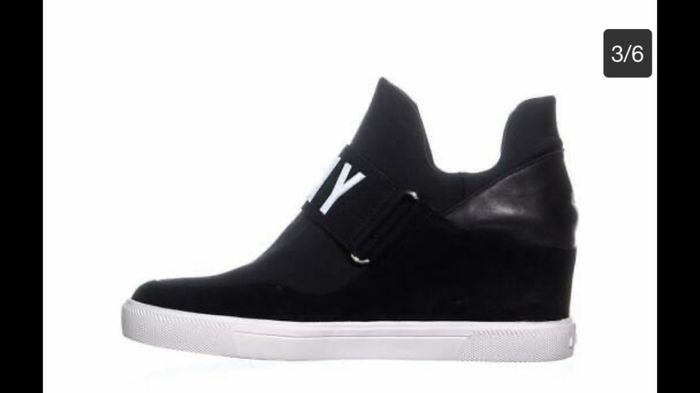 womans trainers DKNY. Size 6.