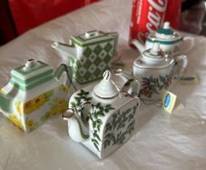 mini teapots