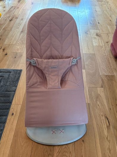 Baby Bjorn Bouncer dusty pink with toy attachment