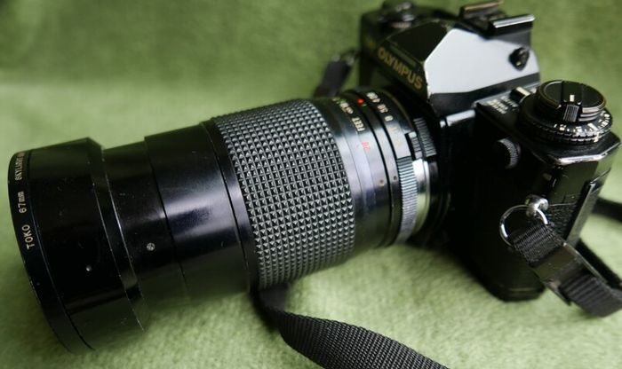 Olympus OM-4Ti Black 35mm SLR Film Camera Titan Body JAPAN and Vivitar series 1 28-90mm F2.8-3.5  FD mount lens