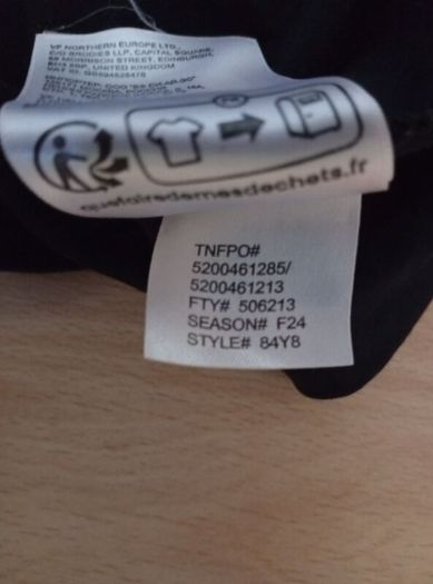The North Face T-shirt  ((L Adult))