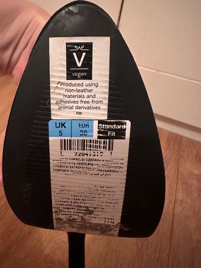 Shoes size 5