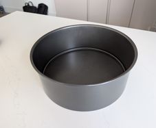 Cake tin and muffin tray