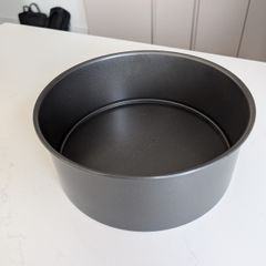 Cake tin and muffin tray
