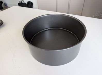 Cake tin and muffin tray