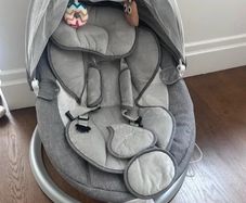 Electric baby swing