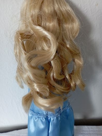 Through the looking glass Alice doll