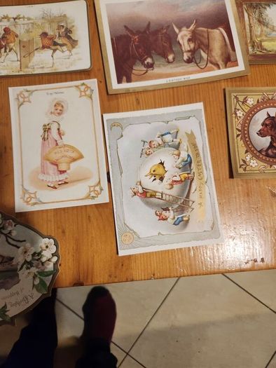 Beautiful Set Of 25 Reproduction  Vicorian Greeting Cards Of The Period 1860-1890 In Presentation Box. In Very Good Condition.