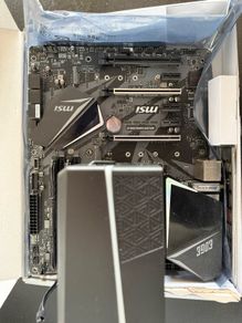 Components / I7-9700k, MSI Z390 Gaming edge AC, 16 Gb DDR4 (2X8)