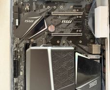 Components / I7-9700k, MSI Z390 Gaming edge AC, 16 Gb DDR4 (2X8)