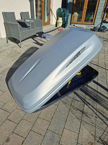 Roof storage box