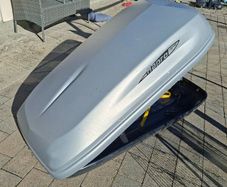 Roof storage box