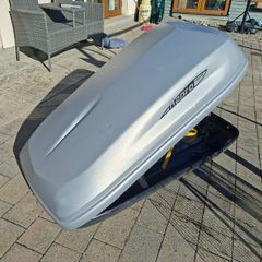 Roof storage box