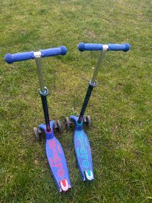 2 x Micro Maxi LED deluxe scooters