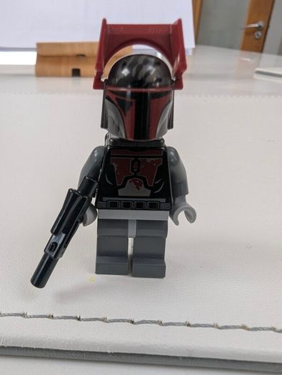 100% LEGO Mandalorian Super Commando Death Watch