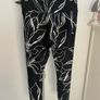 sports bottoms Dkny rise 7/8 length black etched whit floral print Image 7