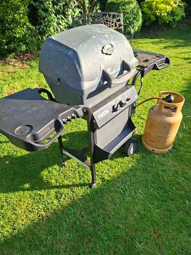 Gas barbecue and bottle.