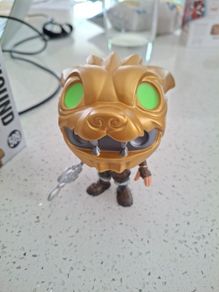 Fortnite battle hound figure