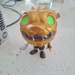 Fortnite battle hound figure