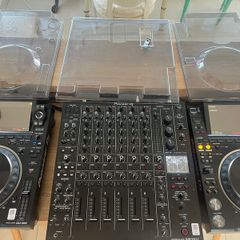 2x Pioneer CDJ3000s and Pioneer V10-LF Mixer