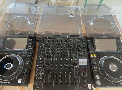2x Pioneer CDJ3000s and Pioneer V10-LF Mixer