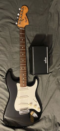 Fender Stratocaster squier Electric Guitar and boss katana mini Amplifier kit