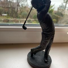 Genesis Bronze -Golfer Swing