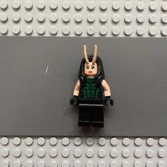 lego super heroes sh0745 Mantis minifigure- Black Belt with Clasps