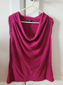 Gap top - size M