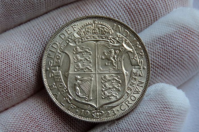 1923 George V Half Crown Unc Lustrously Toned
