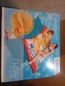Intex potato chips float