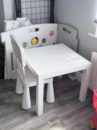 Kids Table and chair
