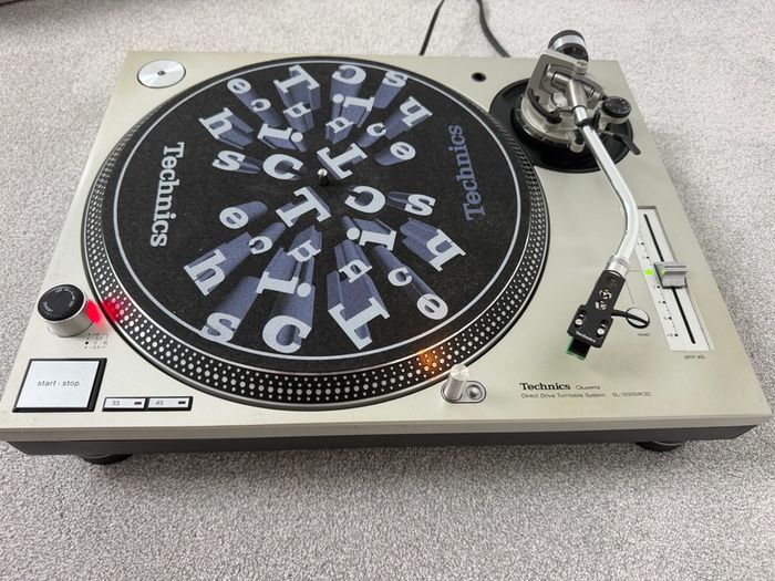 Technics SL1200 mk3Ds