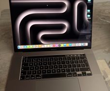 Macbook Pro 16 inch (i7 / 16gb Ram / 512gb SSD / AMD Radeon)