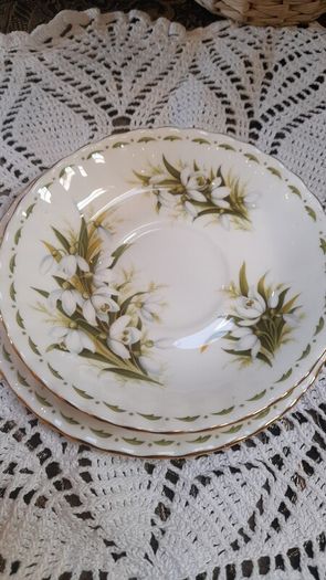Royal Albert Flower of the month "Snowdrops "