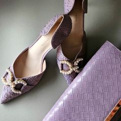 Pointed high-heel shoes