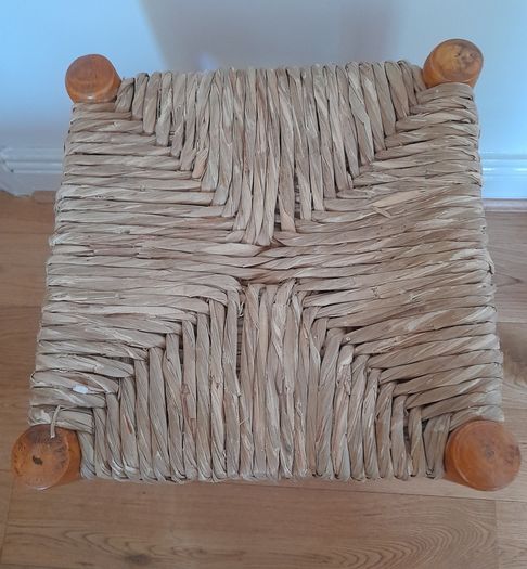 Wooden stool/Wicker seat