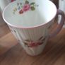 Shelley dainty rose and red daisy water jug and 6 beakers Image 4