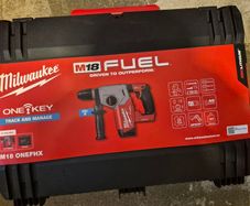 Milwaukee M18ONEFHX Fuel SDS-PLUS Hammer Drill Kit