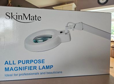 Magnifier glass lamp