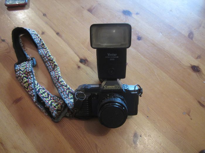CANON  T70 plus accessories
