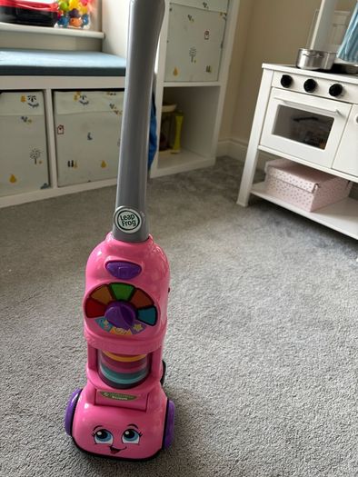 Leapfrog toy vacuum