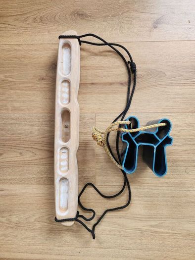 climbing finger trainers / hangboard