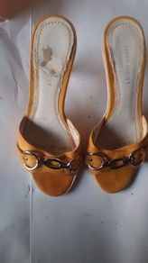 Nine West Yellow Sandals Size 4
